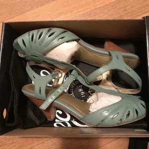 Seychelles mint green heels. Vintage look!